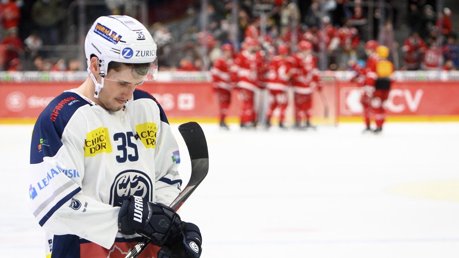 L&#039;attaquant tessinois Steve Moses montre sa deception a la fin de la rencontre du championnat suisse de hockey sur glace de National League LNA, entre Lausanne HC, LHC, et HC Ambri-Piotta, HCAP,  ...