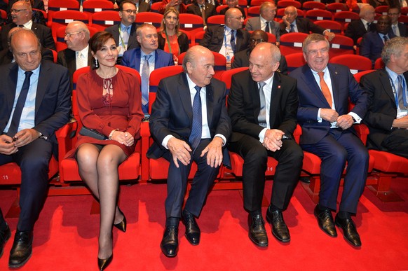 Zuerich, 28.5.2015, Fussball - Eroeffnung FIFA Kongress, FIFA Praesident Joseph Sepp Blatter und Ueli Maurer an der Eroeffnung des FIFA Kongress in Zuerich. (Melanie Duchene/EQ Images)