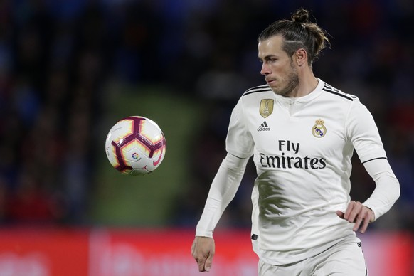 Real Madrid's Gareth Bale eyes the ball during a Spanish La Liga soccer match between Getafe and Real Madrid at the Alfonso Perez stadium in Getafe, Spain, Thursday, April 25, 2019. (AP Photo/Bernat A ...