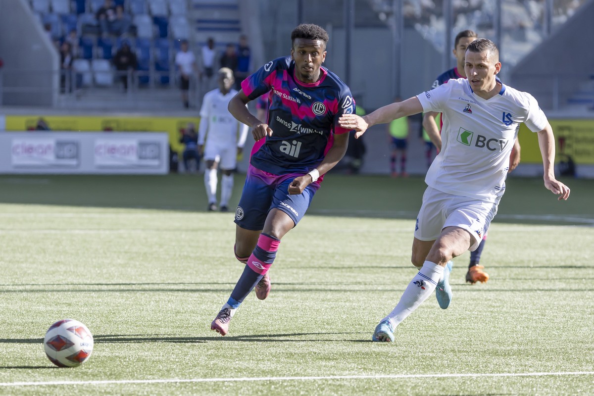 Lugano's midfielder Maren Haile-Selassie, left, fights for the ball with Lausanne's midfielder Stjepan Kukuruzovic, right, during the Super League soccer match of Swiss Championship between  ...