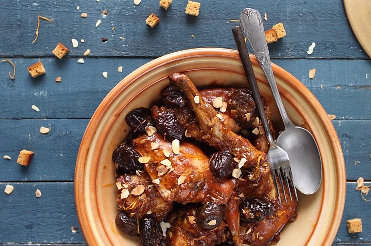Tajine de lapin aux pruneaux et pain d’épices hase chüngel karnickel marokkanisch essen food http://www.chefnini.com/tajine-lapin-pruneaux-pain-epices/