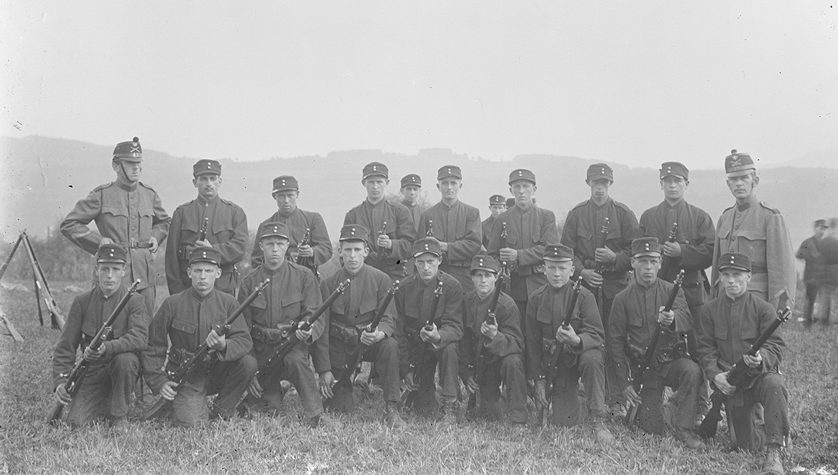 Militärischer Vorunterricht im luzernischen Reiden, 1898.
https://permalink.nationalmuseum.ch/100799387