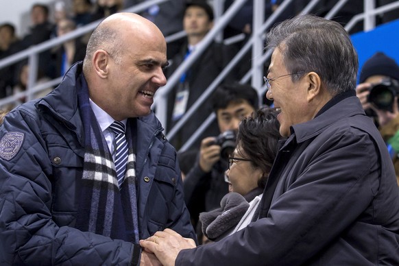 Federal President and Councillor Alain Berset and South Korean President Moon Jae-in, from left, during the women ice hockey preliminary round match between Switzerland and unified Korean team in the  ...