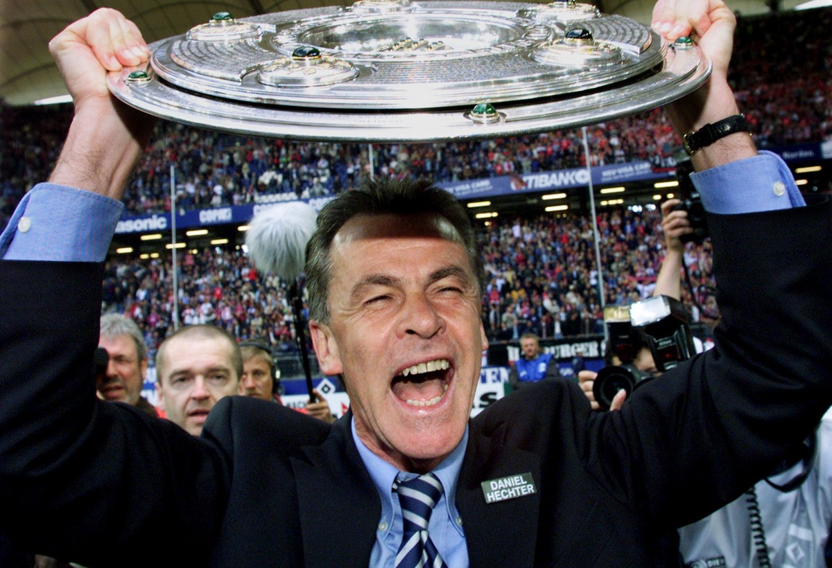 Hitzfeld konnte die Meisterschale mit Bayern drei Mal in die Höhe stemmen, doch die Entscheidungen waren manchmal hauchdünn.