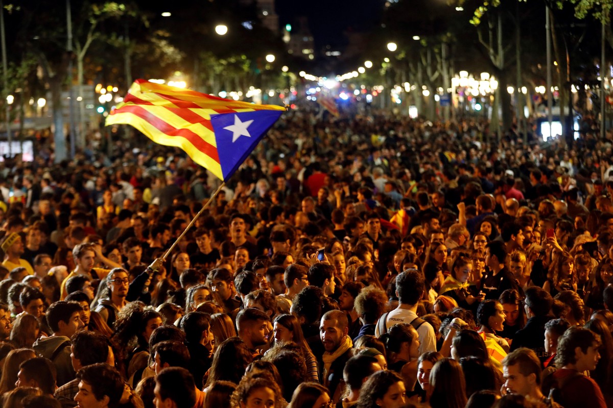 epa07928565 Thousands of people take onto the streets during a protests called for by the so-called Committees for the Defense of the Republic (CDR), against the Spanish Supreme Court's ruling of ...