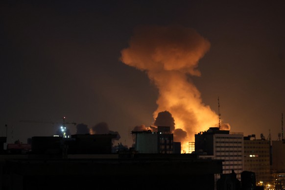 epaselect epa12798289 Smoke rises after an airstrike in central Tehran, Iran, 06 March 2026. A joint Israeli and US military operation continues to target multiple locations across Iran since the earl ...