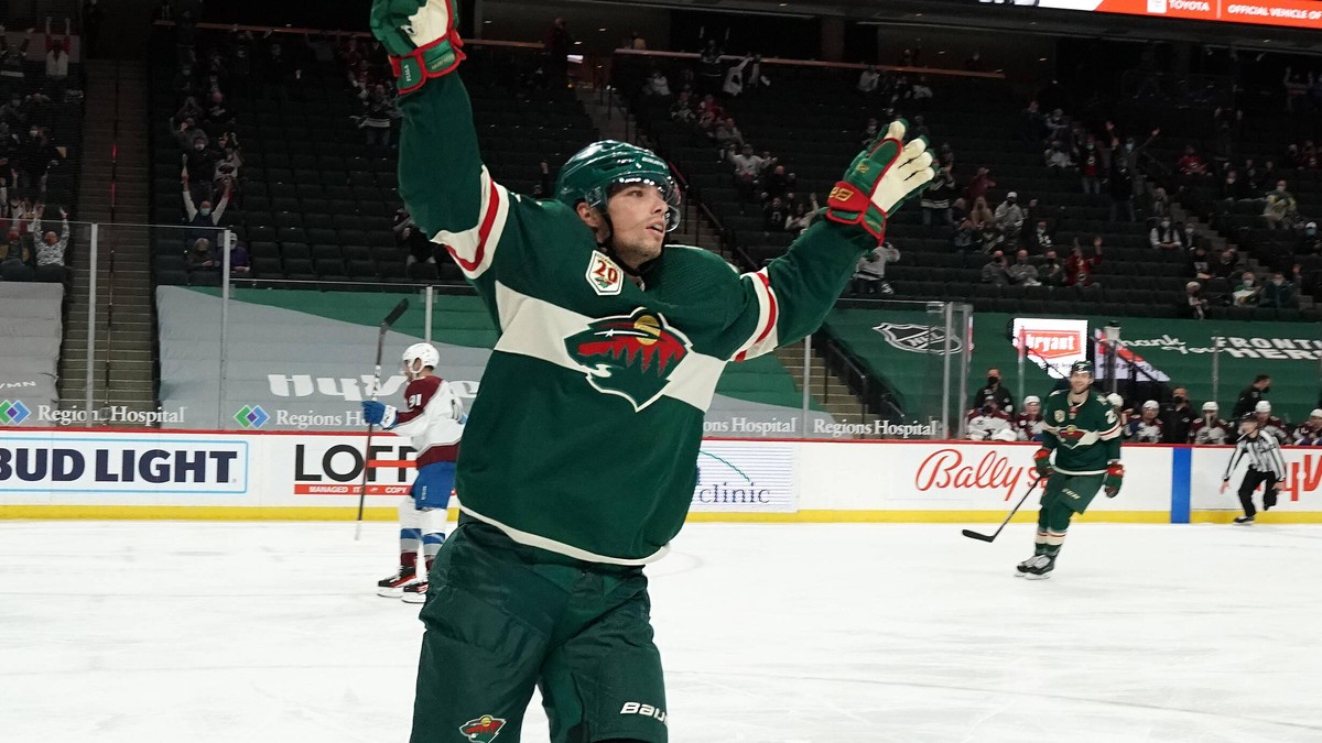 ST. PAUL, MN - APRIL 07: Minnesota Wild Right Wing Kevin Fiala 22 celebrates his 2nd goal of the night during the third period of an NHL, Eishockey Herren, USA game between the Minnesota Wild and Colo ...