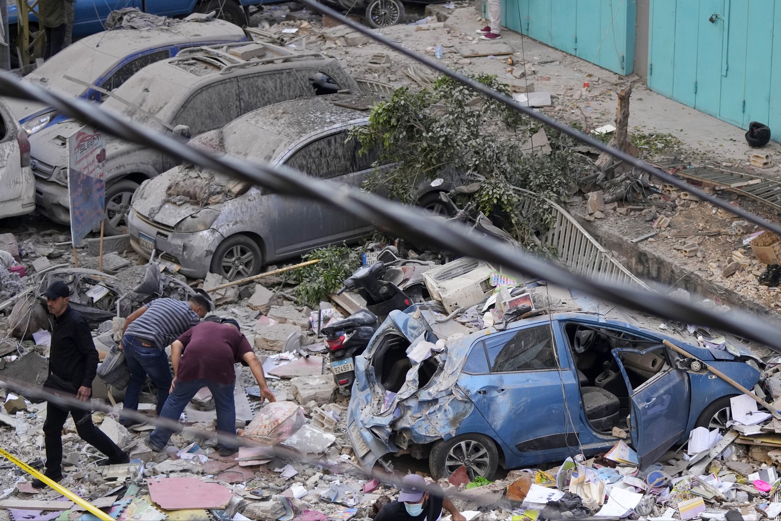 Residents check the site of an Israeli airstrike in Beirut&#039;s southern suburbs, Tuesday, Sept. 24, 2024. (AP Photo/Hassan Ammar)