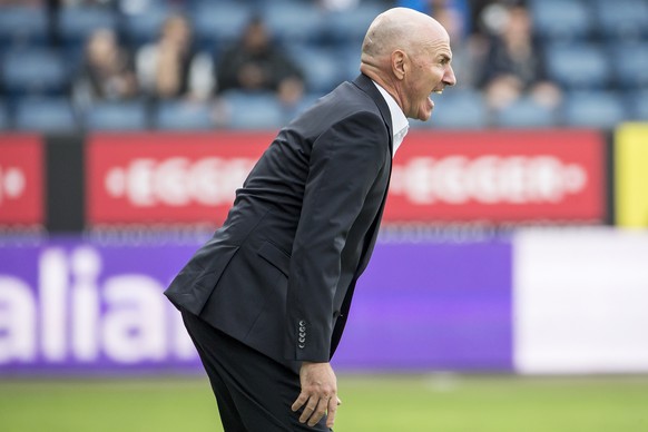 Grasshopper Trainer Carlos Bernegger waehrend dem Fussball Meisterschaftsspiel der Super League zwischen dem FC Luzern und dem Grasshopper Club Zuerich am Sonntag, 6. August 2017, in der Swissporarena ...