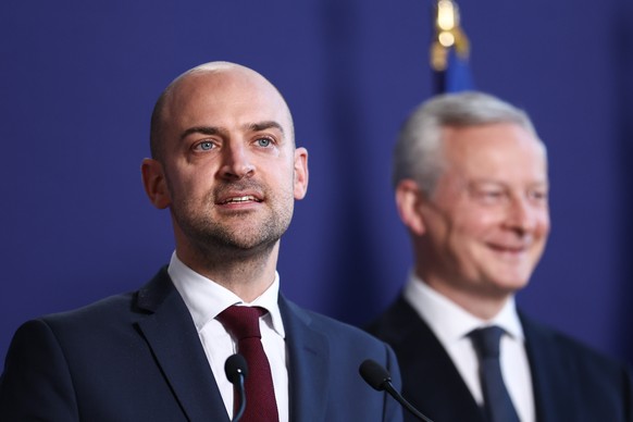 epa11148049 Former French Minister for Digital Transformation and Telecommunications Jean-Noel Barrot (L) and French Minister for Economy, Finance, Industry and Digital Sovereignty Bruno Le Maire attend.