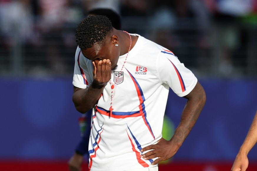 epa13079329 Folarin Balogun of USA cries after winning the FIFA World Cup 2026 Round of 32 match USA against Bosnia and Herzegovina, in San Francisco, Califronia, USA, 01 July 2026. EPA/BENJAMIN FANJO ...