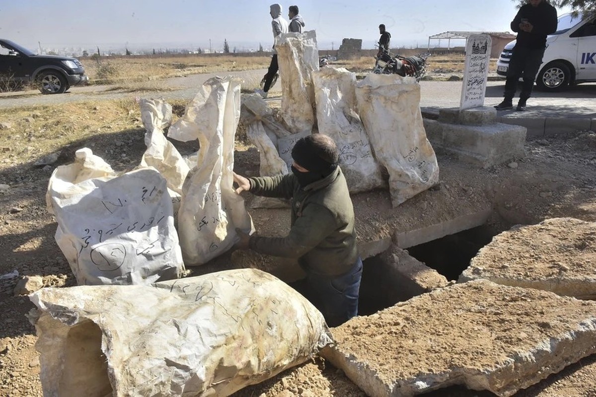 Nach dem Fall der Assad-Regierung tauchen im Land Massengräber auf.