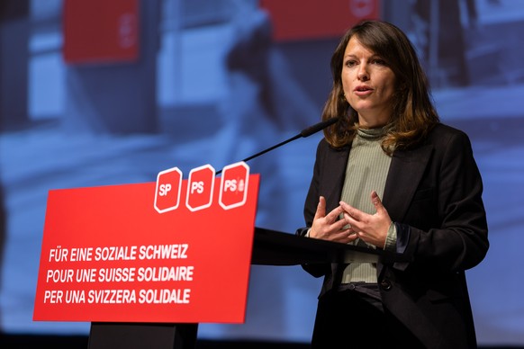 Co-Praesidentin Mattea Meyer spricht am Parteitag der SP Schweiz am Samstag, 25. Oktober 2025 in der Stadthalle in Sursee. (KEYSTONE/Philipp Schmidli)