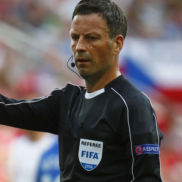 Football Soccer - Czech Republic v Croatia - EURO 2016 - Group D - Stade Geoffroy-Guichard, Saint-Étienne, France - 17/6/16
Referee Mark Clattenburg
REUTERS/Kai Pfaffenbach
Livepic