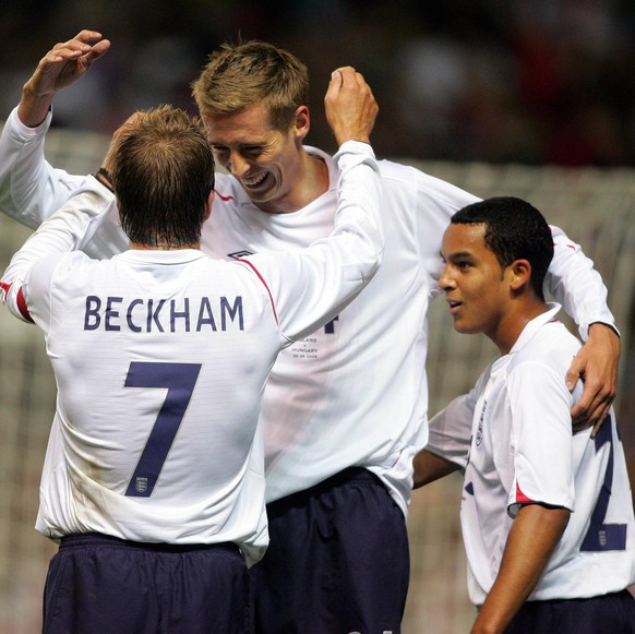PETER CROUCH,BECKHAM & THEO WALCOTT ENGLAND V HUNGARY ENGLAND V HUNGARY OLD TRAFFORD, MANCHESTER, ENGLAND 30 May 2006 DIL44744 WARNING This Photograph May Only Be Used For Newspaper And/Or Magazin ...