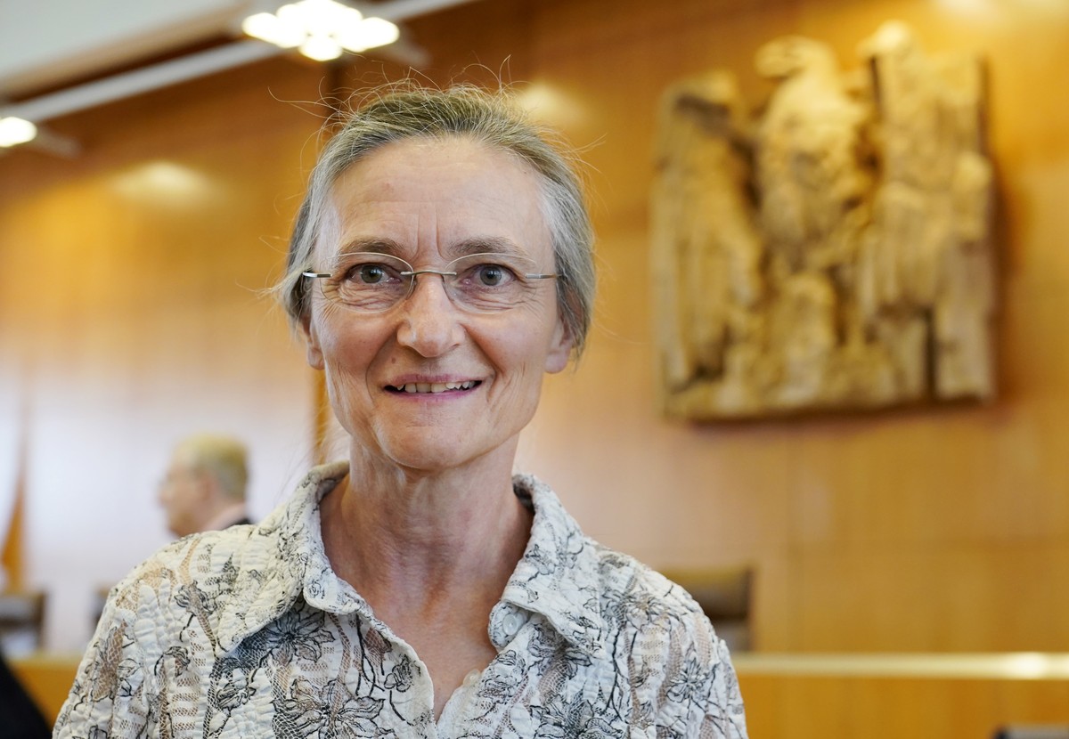 epa07509565 Erika Preisig, plaintiff and German doctor, attends an oral hearing examining a section of the German Criminal Code on 'commercial assistance of suicide' at the Constitutional Co ...