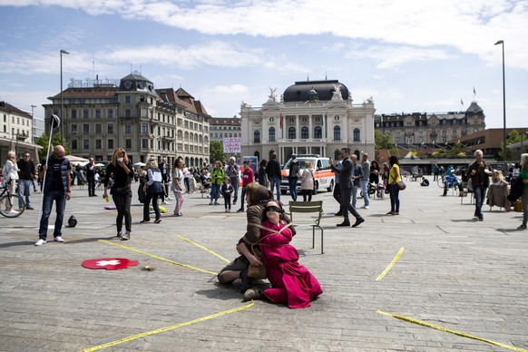 epa08426681 People demonstrate against the coronavirus lockdown at the Sechselaeutenplatz in Zurich, Switzerland, 16 May 2020. EPA/ALEXANDRA WEY