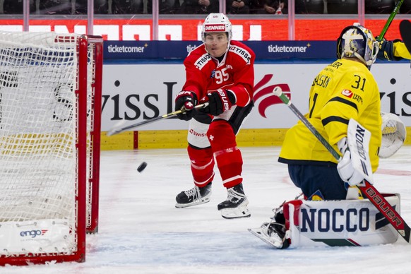 Switzerland's Tyler Moy, scores the goal to make it 0:1 during the Euro Hockey Tour game between Sweden and Switzerland, at the Swiss Life Arena in Zurich, Switzerland, Thursday, December 11, 202 ...