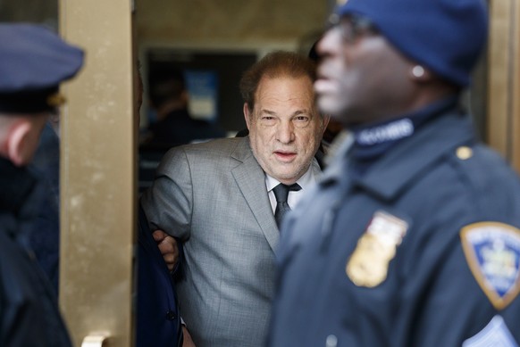 epa08049343 Former movie producer Harvey Weinstein (C) departs New York State Supreme Court following a bail hearing related to his upcoming trial on charges of rape and sexual assault at in New York, ...