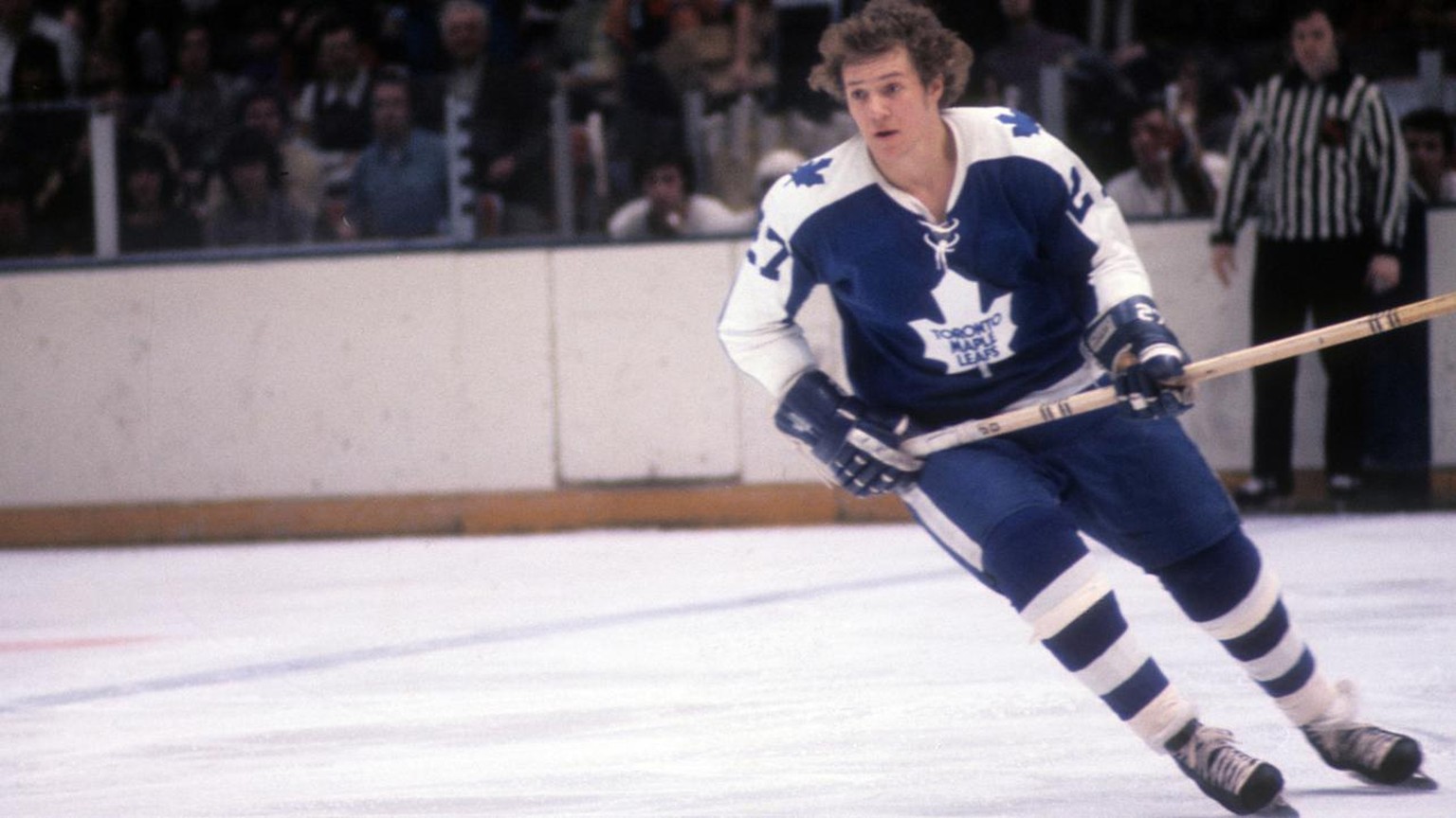 Darryl Sittler im Dress der Toronto Maple Leafs.