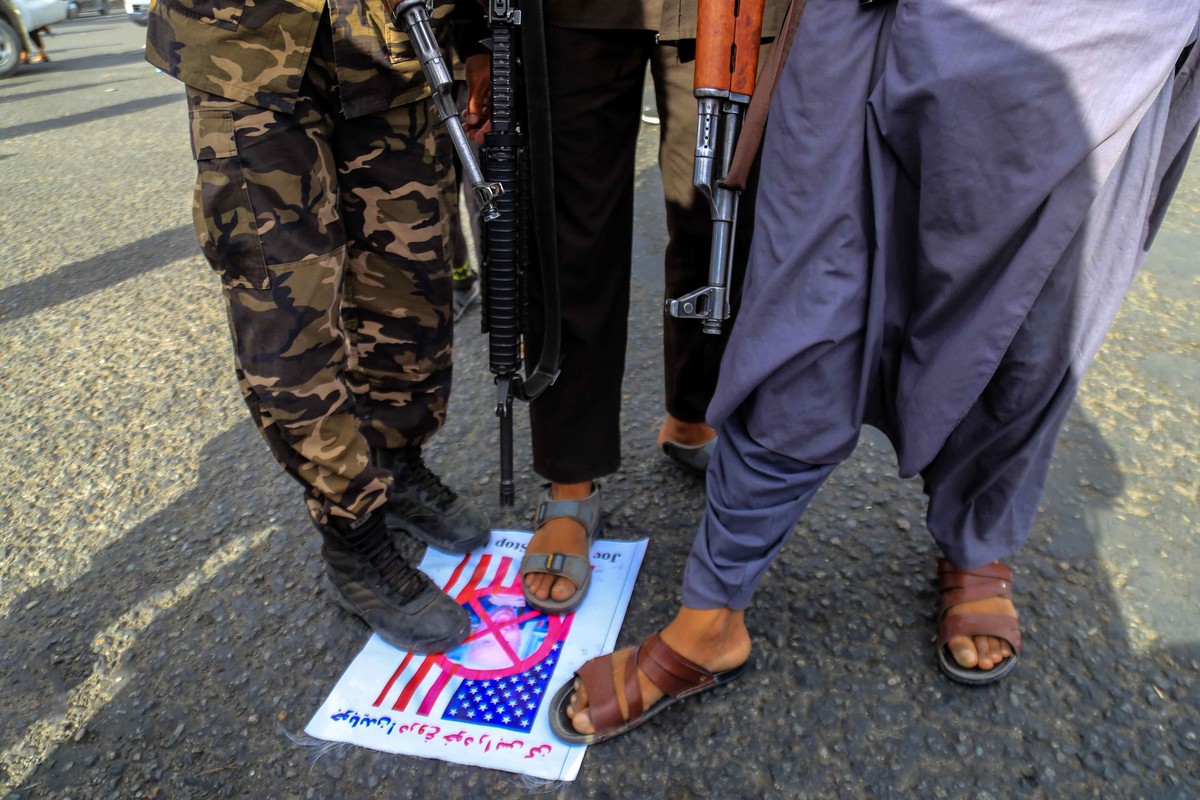 epa10107638 Talibans step on a photo of US President Joe Biden during a protest against US drone strike that killed the Al-Qaeda leader Ayman al-Zawahiri, in Kabul, Afghanistan, 05 August 2022. US Pre ...