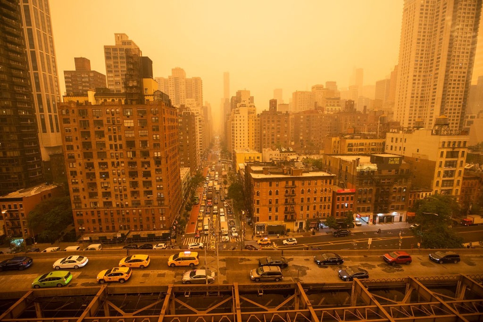 Dystopische Szenen 14 Bilder aus dem verrauchten New York