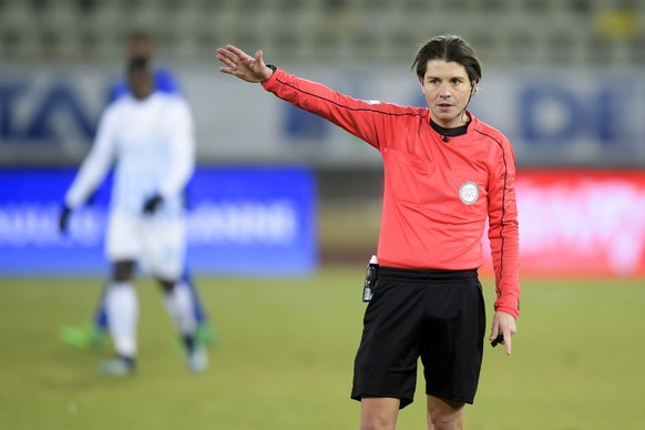 L&#039;arbitre Pascal Erlachner, en action lors de la rencontre de football de Super League entre le FC Lausanne-Sport, LS, et le FC Zuerich ce dimanche 17 decembre 2017 au stade Olympique de la Ponta ...