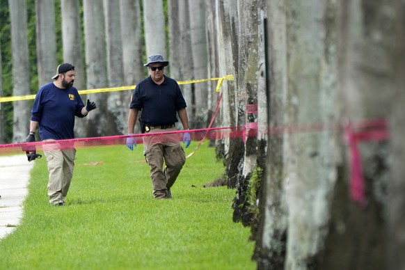 Law enforcement officials work outside of the Trump International Golf Club after the apparent assassination attempt of Republican presidential nominee and former President Donald Trump Monday, Sept.  ...