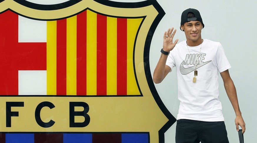 Neymar bei seiner Ankunft in Barcelona im Sommer 2013. Der Transfer steht beispielhaft für Vieles, was im Fussball verkehrt läuft.