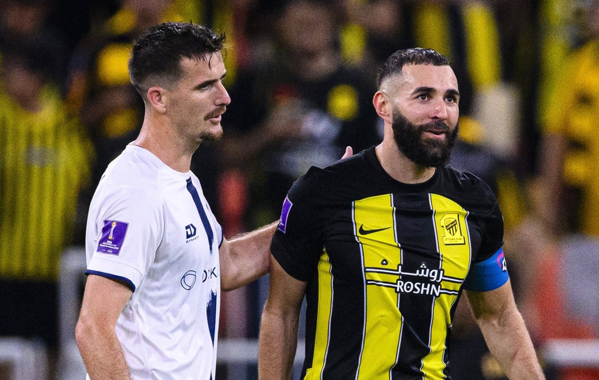 Jeddah, Saudi Arabia - December 12: Angus Kilkolly of Alckland City L high five Karim Benzema of Al Ittihad R during the 1st Round of FIFA Club World Cup Saudi Arabia match between Al Ittihad FC and A ...