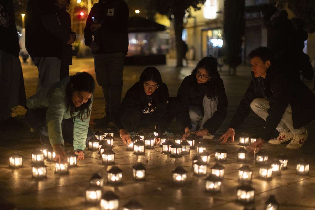 epa11982036 Members of World Wildlife Fund light candles to mark the 60th Earth Hour in Barcelona, Spain, 22 March 2025. EPA/MARTA PEREZ