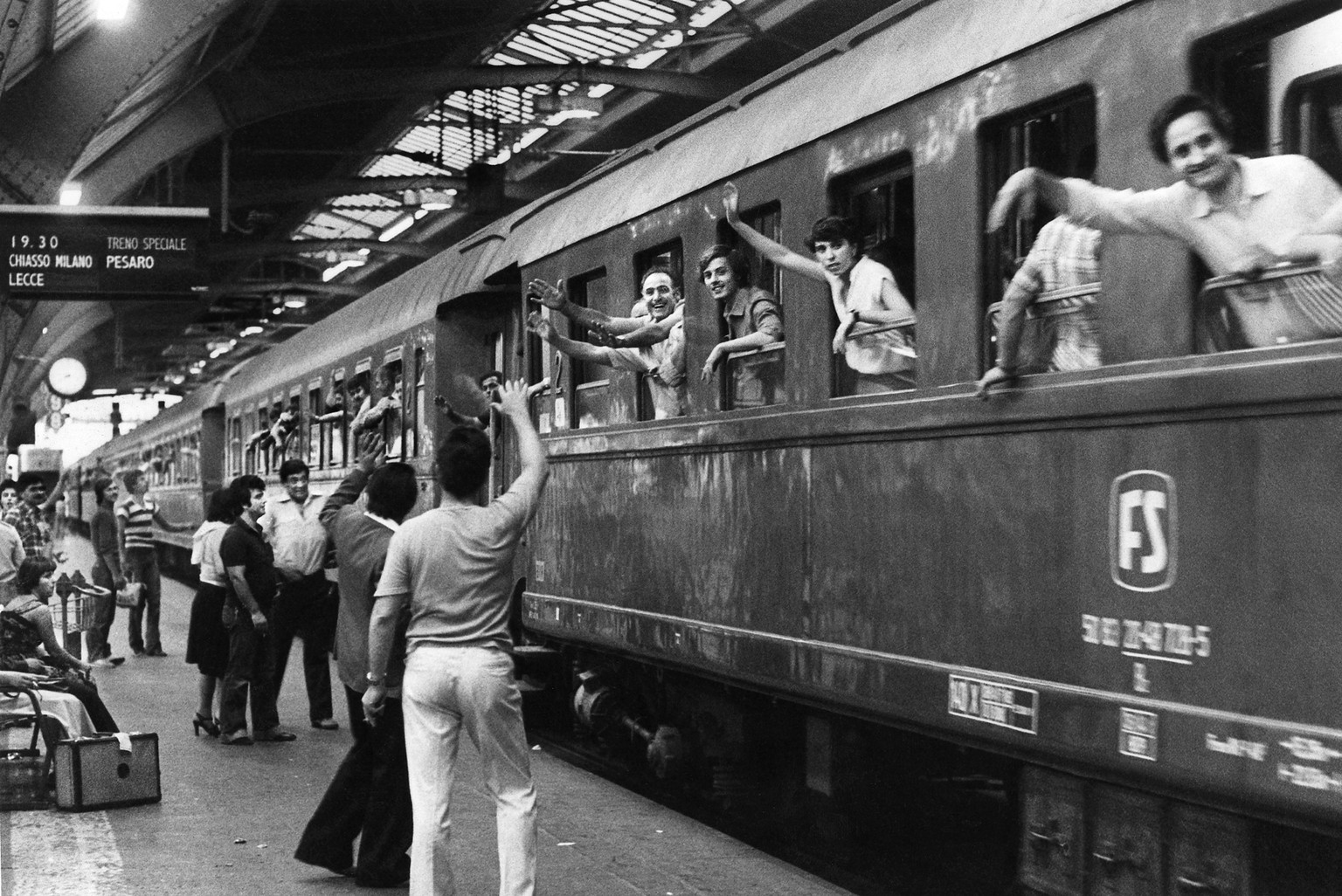 ARCHIV --- DIE SCHWEIZ HOLTE IN DEN JAHRZEHNTEN NACH DEM ZWEITEN WELTKRIEG VIELE ARBEITERINNEN UND ARBEITER AUS DEN SUEDEUROPÄISCHEN LAENDERN INS LAND UM DEN ARBEITSKRAEFTEMANGEL IN DER INDUSTRIE, DER ...