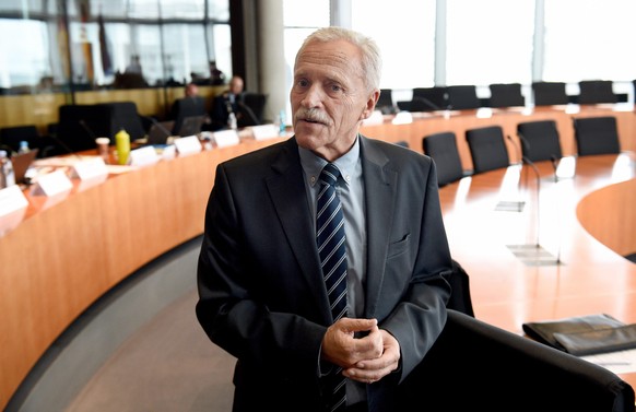 epa05352683 Former president of the defence of the constitution, Heinz Fromm, waits in a hall at the Paul-Loebe-Haus for his hearing as a witness in the US National Security Agency (NSA) investigation ...