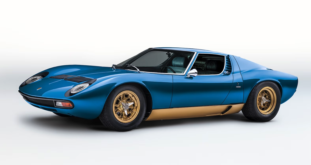 Lamborghini Miura 1971 Bertono, Marcello Gandini https://www.motortrend.com/uploads/sites/11/2019/01/1971-Lamborghini-Miura-SV-12.jpg