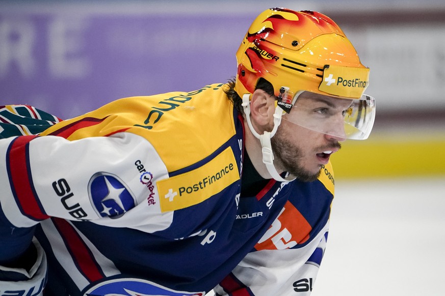 PostFinance Top Scorer Sven Andrighetto (ZSC) reagiert bei dem Spiel 3 des Playoff Viertelfinals der Eishockey National League zwischen den ZSC Lions und dem HC Lugano am Mittwoch, 25. Maerz 2026 in d ...