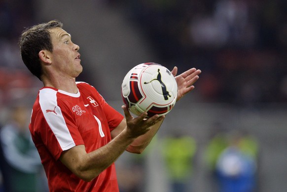 13.11.2015; Trnava; Fussball Int. - Testspiel Slowakei - Schweiz; Stephan Lichsteiner (SUI) (Radovan Stoklasa/Expa/freshfocus)