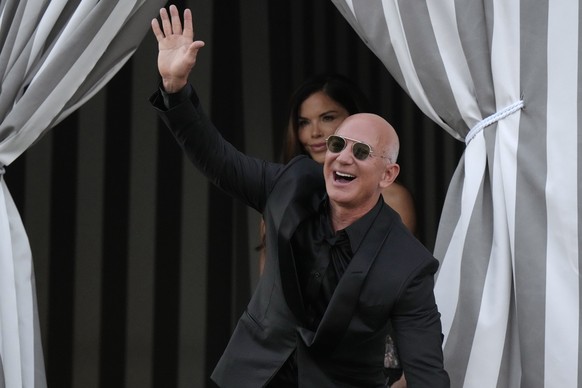 Jeff Bezos, front, and Lauren Sanchez Bezos depart from the Aman hotel in Venice, Italy, Saturday, June 28, 2025. (AP Photo/Luca Bruno)
Jeff Bezos,Lauren Sanchez Bezos