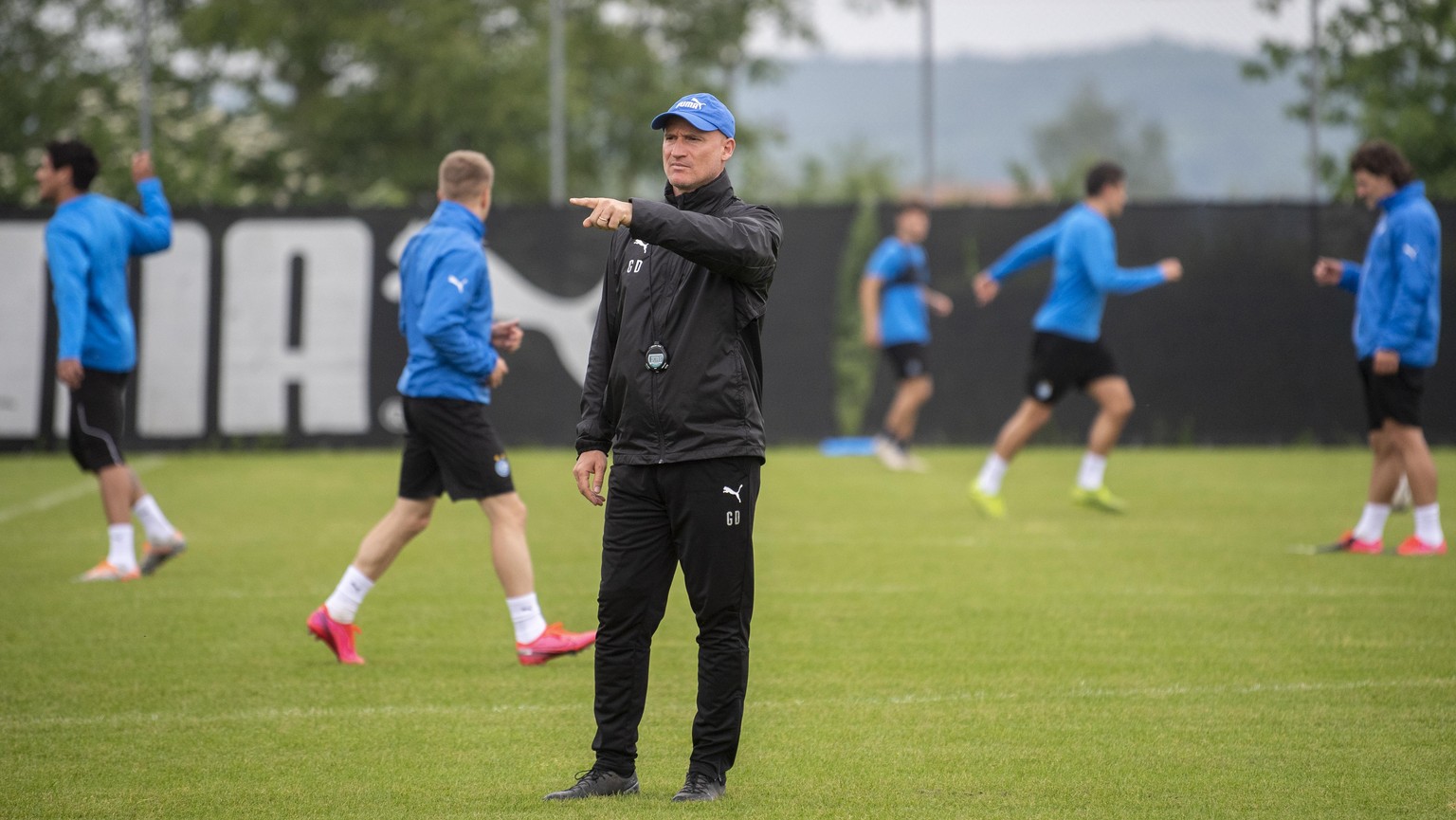 Goran Djuricin Trainer vom Grasshopper Club Zuerich im ersten Training waehrend der Corona-Pandemie auf dem GC Campus in Niederhasli, aufgenommen am Montag, 11. Mai 2020. (KEYSTONE/Ennio Leanza)