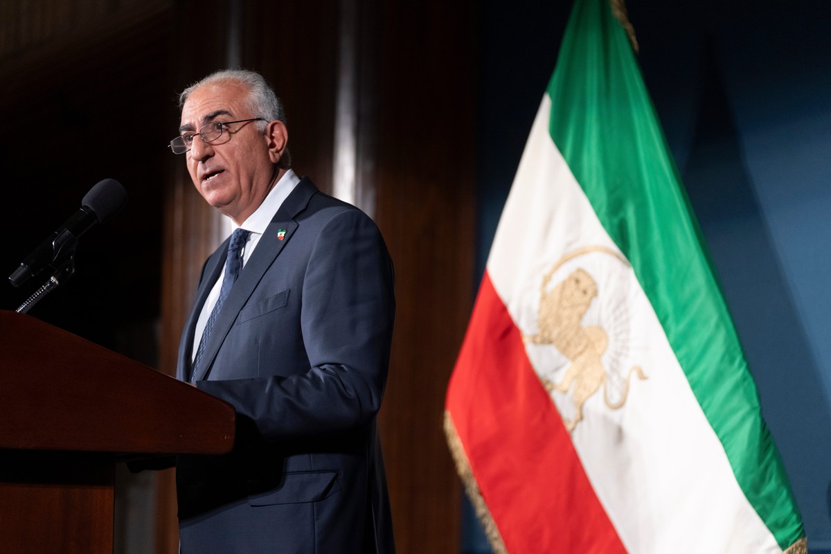 Iranian opposition leader Reza Pahlavi speaks during a news conference on Friday, Jan. 16, 2026, in Washington. (AP Photo/Mark Schiefelbein)
Reza Pahlavi