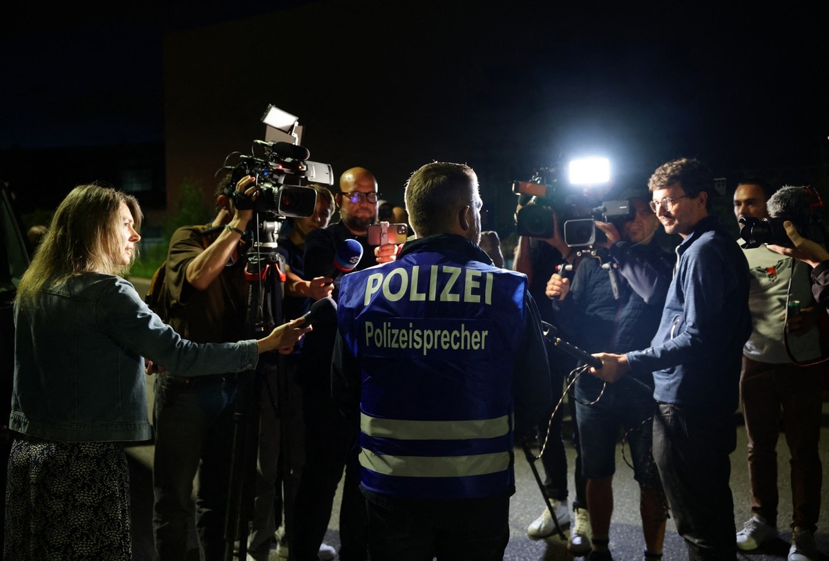 Police spokesman Andrzej Rydzyk talks to journalists on a recorded message by the trans right-wing extremist Marla-Svenja Liebich who was to serve prison time at the women's prison in Chemnitz, e ...