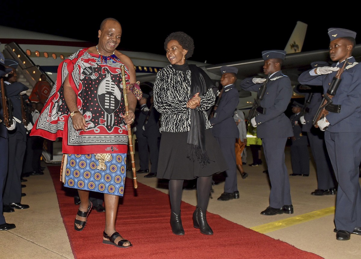 epa07598533 epa07598529 A handout photo made available by the South African government's Department of International Relations and Cooperation’s (DIRCO) shows King Mswati III of Eswatini head of  ...