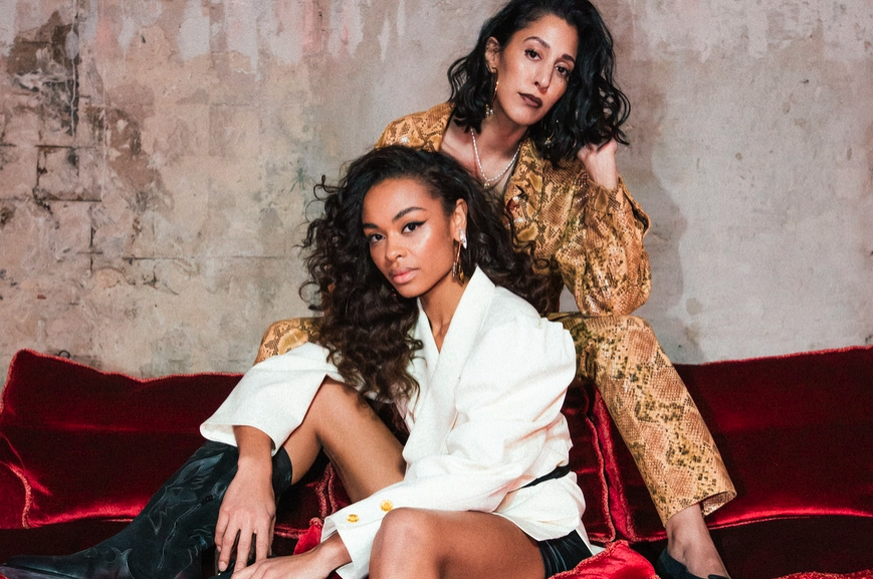 Gizem Adiyaman und Lucia Luciano sind zusammen das DJ-Duo Hoe_mies. Mit ihren HipHop-Partys, die ganz bewusst für feministische und queere Menschen sind, haben sie die Partyszene in Berlin revolutioni ...
