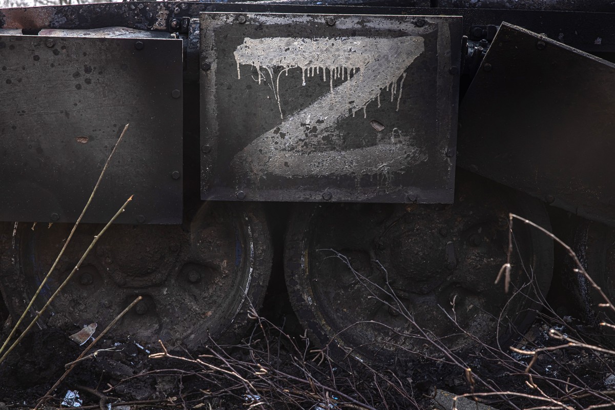 epa09991201 (FILE) - A destroyed Russian tank with the letter 'Z' next to damaged houses in village Mala Rohan, near Kharkiv, Ukraine, 31 March 2022 (reissued 03 June 2022). 04 June 2022 mar ...