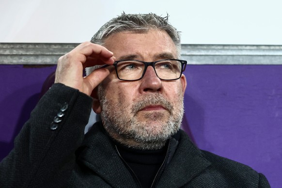 epa10527220 Union Berlin&#039;s head coach Urs Fischer looks on during the UEFA Europa League Round of 16, 2nd leg match between Union Saint-Gilloise and Union in Brussels, Belgium, 16 March 2023. EPA ...