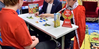 Das ist das «Spiel des Jahres» 2017! Und so spielt es sich