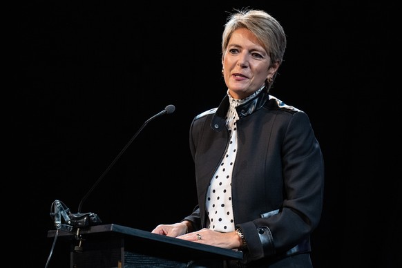 Bundesraetin Karin Keller Sutter spricht an der Gewerblichen Herbstmesse HESO, am Freitag, 23. September 2022, in Solothurn. (KEYSTONE/Peter Schneider)