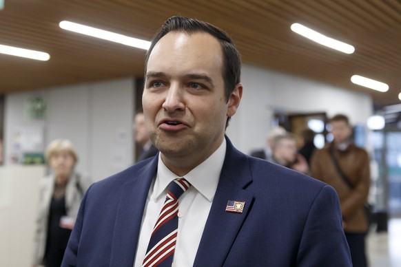 epa08269870 Ambassador Andrew Bremberg, Permanent Representative Mission of United States of America to the United Nations in Geneva, speaks to the reporters during a stakeout, after that Singapour&#0 ...