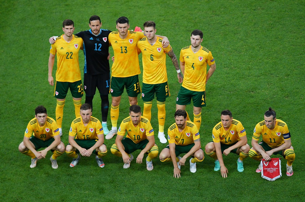 epa09276936 Wales' starting eleven poses prior to the UEFA EURO 2020 group A preliminary round soccer match between Turkey and Wales in Baku, Azerbaijan, 16 June 2021. EPA/Dan Mullan / POOL (REST ...