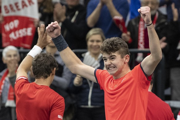 Switzerland&#039;s Henri Laaksonen, left, and Jerome Kym celebrate their victory after winning against Russia&#039;s Evgeny Donskoy, and Andrey Rublev during the double match of the Davis Cup qualific ...