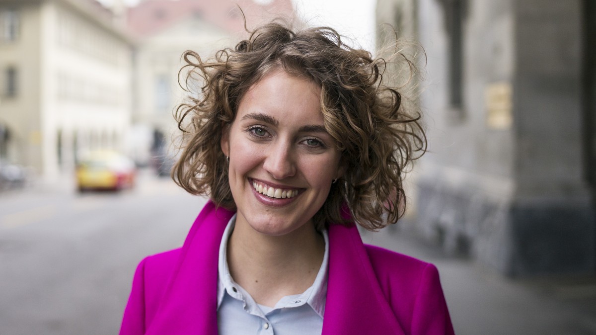 Flavia Kleiner, Co-Praesidentin der "Operation Libero", welche sich gegen die Durchsetzungsinitiative DSI einsetzt, vor dem Hotel Bellevue, dem Hauptquartier der buergerlichen Komitees zu de ...